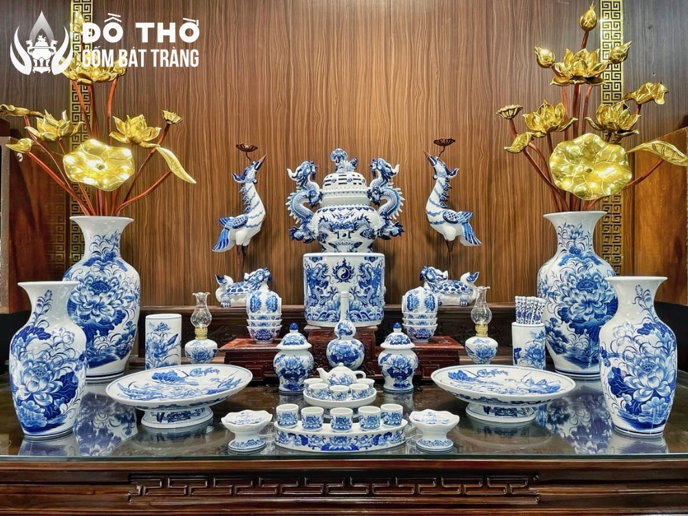 Đồ thờ men lam Bát Tràng