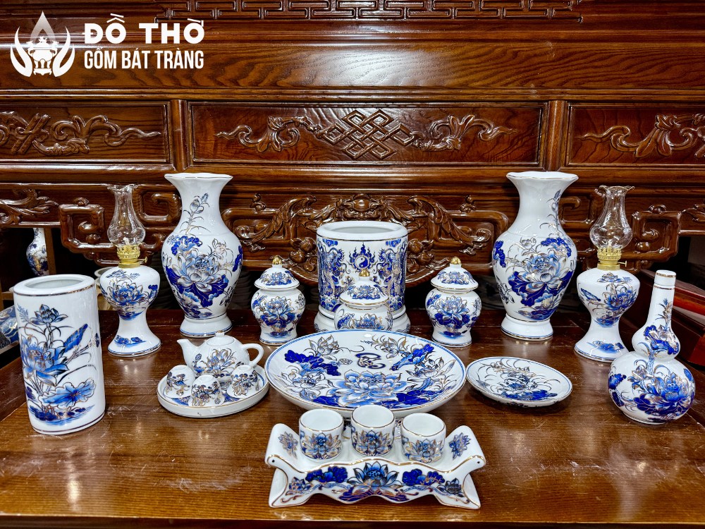 Đồ thờ gốm Bát Tràng