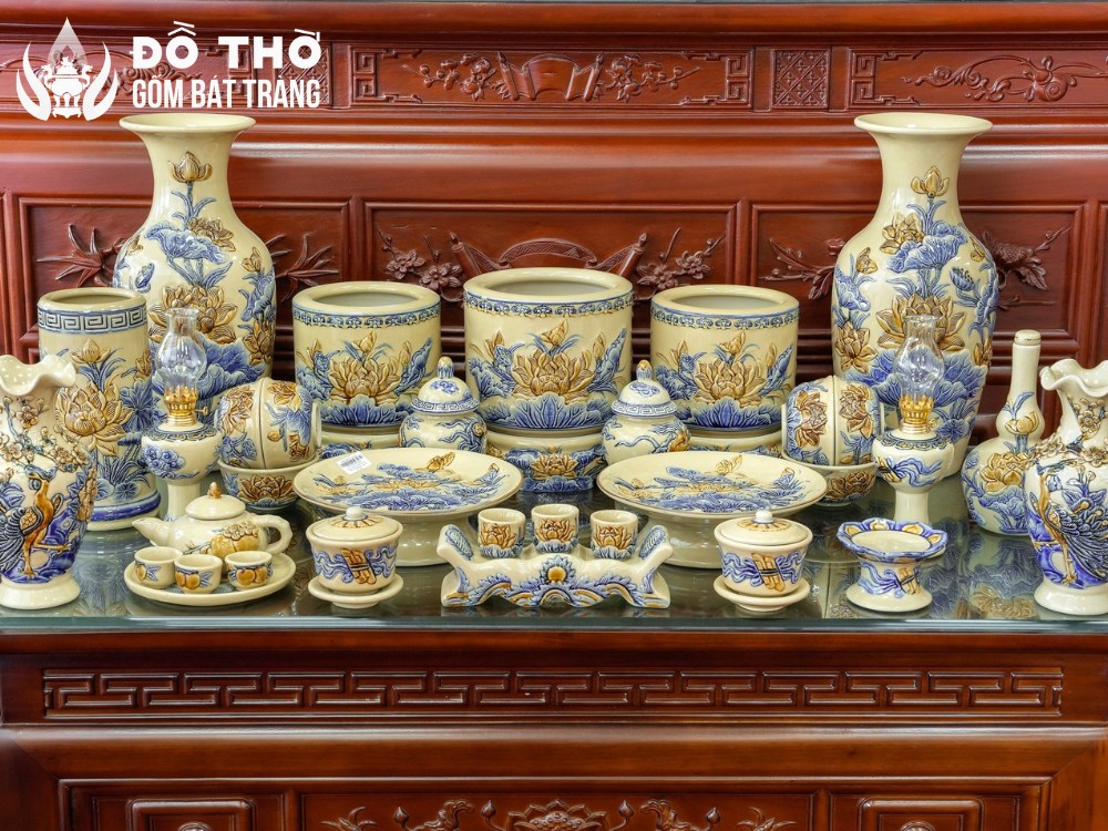 Đồ thờ gốm Bát Tràng