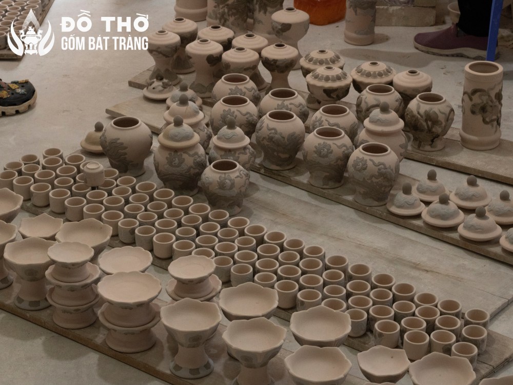 Đắp nổi họa tiết trên đồ thờ